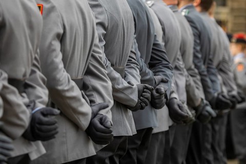 Public roll call of the Army Officers' School on Theatre Square: Bundeswehr honours and bids