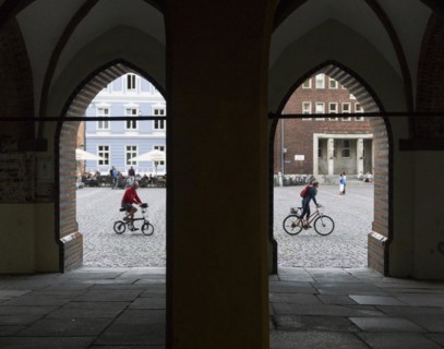 View through two Gothic arches of the town hall onto the market square of Stralsund, 12/09/2016
