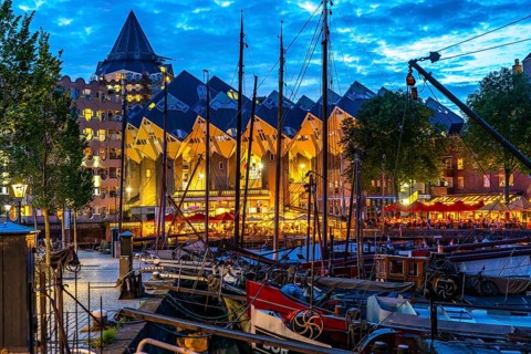 Rotterdam city centre, Oudehaven, historic harbour, historic ships, cube houses, flats, Kijk cube