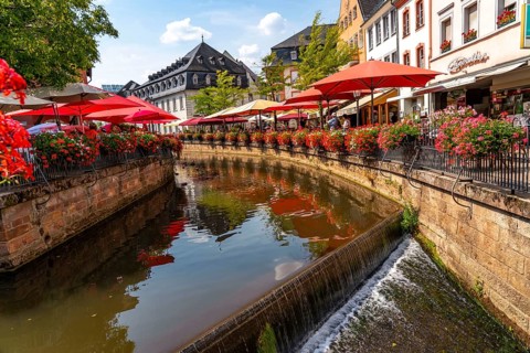 The place Saarburg, at the Saar, at the market, gastronomy at the brook Leuk, waterfall, tired into
