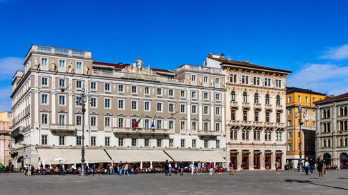 Casa Stratti with the renowned coffee house Caffe degli Specchi, classicism, Piazza Unità d'Italia