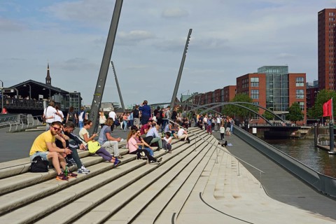Europe, Germany, Hamburg, Elbe, Baumwall and new Elbe promenade on the waterfront, view to