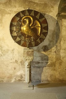 Historic gold disc with eagle figure, treasure, golden, round, metal disc, crypt, Minster of Our