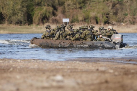 Czech soldiers cross the Elbe in an inflatable boat as part of the military exercise 'Wettiner