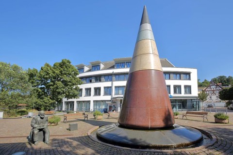 Pointed round pyramid and sculpture with monument to the town's history of the mineral water