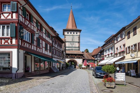 Half-timbered buildings with the Obertorturm, Haigeracher Tor, historic town tower and landmark in