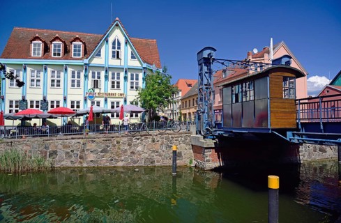 Europe, Germany, Mecklenburg-Western Pomerania, Plau am See, Lake Plau, Elde-Müritz waterway, lift