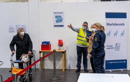 Start in the vaccination centre for corona vaccinations, in a hall of Messe Essen, for people over