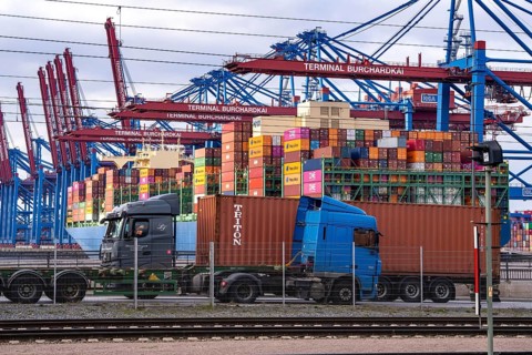 Port of Hamburg, Waltershofer Hafen, container ships, lorries bring and collect freight containers