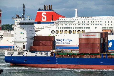 Shipping traffic on the Meuse, Hoek van Holland, Stena Line ferry Hollandica, ferry connection to