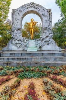 Gilded Johann Strauss monument, Stadtpark, Parkring, Vienna, Austria, Europe