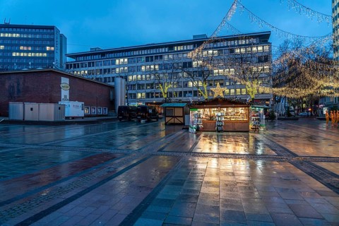 Location of the Christmas market in Essen Kennedyplatz, only a few stalls are allowed to open as a