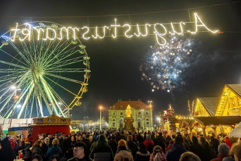 New Year's Eve in Dresden's Old Town, the Augustus Bridge finally proves itself as a pedestrian