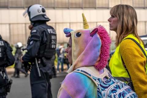 Demo against the AFD party conference in Essen, unicorn costume, police officers, North