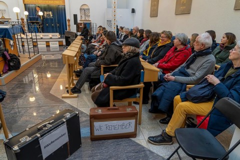 Suitcase march in Recklinghausen, for the 2nd time over 500 people walk through Recklinghausen,