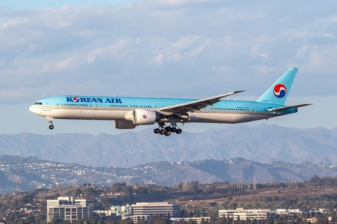 A Boeing 777-300 (ER) aircraft of Korean Air with the registration number HL8274 at Los Angeles