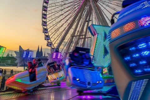Deutz funfair on the Rhine, at Easter, funfair, break-dancer ride, Ferris wheel, Cologne Cathedral,