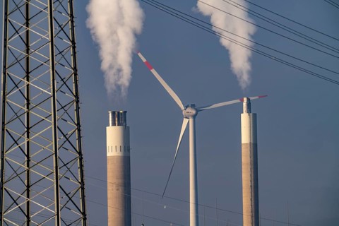 High-voltage power line, high-voltage pylon, chimney of the RZR Herten waste-to-energy plant, waste