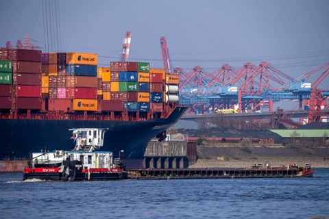 Container-Terminal-Altenwerder, Hapag-Lloyd container ship Frankfurt Express during loading and