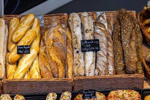 Baked snacks, pizza, baguettes and cheese sticks. In times of a shortage of skilled labour,