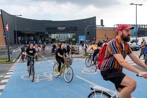 Cyclists on cycle paths, at the shopping centre Fisketorvet, Sydhavnen, in the city centre of