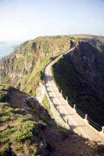 La Coupee narrow track between Sark and Little Sark, Island of Sark, Channel Islands, Great Britain
