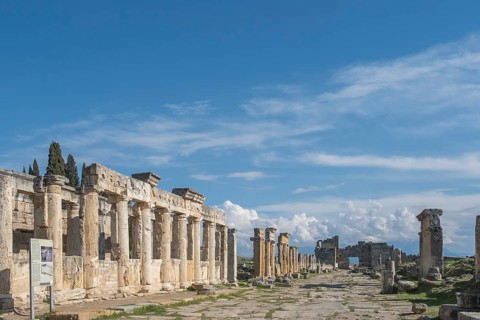 Ancient city of Hierapolis, Pamukkale, UNESCO World Heritage Site, Anatolia, Turkey, Asia Minor,
