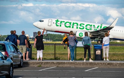 Amsterdam Shiphol Airport, Polderbaan, one of 6 runways, spotter area, see aeroplanes up close,