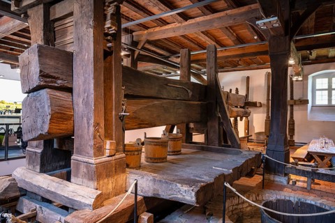 A wine press, wine press, wine press, juice press with an approximately 11 metre long wine press