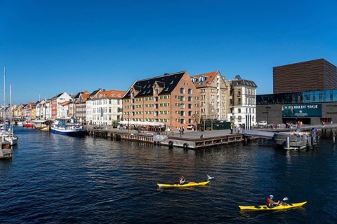 Nyhavn, in the Frederiksstaden district, Skuespilhuset theatre, harbour district with houses over