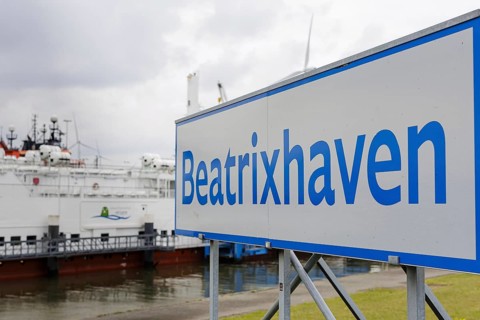 Beatrixhaven, ferry Münsterland, a passenger ferry converted to gas operation, which also