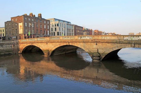 Father Matthew Bridge crossing River Liffey, city of Dublin, Ireland, Irish Republic, Europe