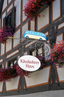 Nose sign on the Kässbohrer house in the Fischerviertel neighbourhood, ancestral home of Karl