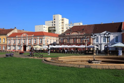 Houses at Piata Unirii, Unification Square, left house, Zu den 7 Kurfuersten is Langau Gymnasium,