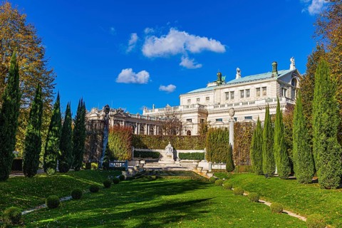 Sissi monument in the Volksgarten, behind the Burgtheater, Vienna, Austria, Europe