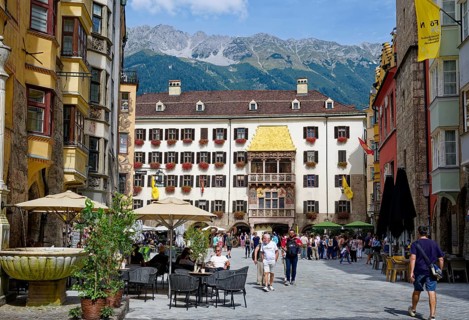 Golden Roof, late Gothic oriel at the New Court, Innsbruck Old Town, Innsbruck, Tyrol, Austria,