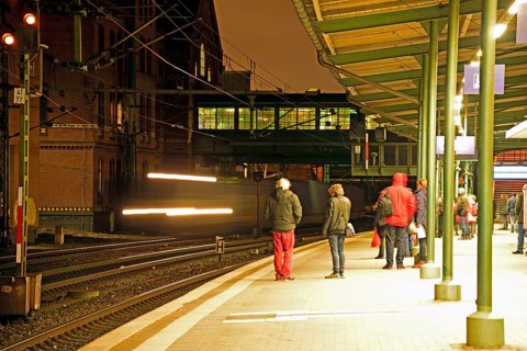 Europe, Germany, Hamburg, Harburg, railway station at night, platform, Hamburg, Hamburg, Federal