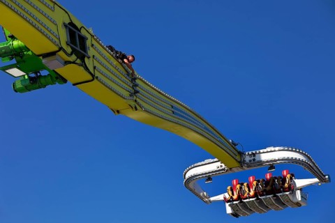 An employee works at the Chaos Pendulum ride at a dizzying height, Cranger Kirmes, Herne, Ruhr