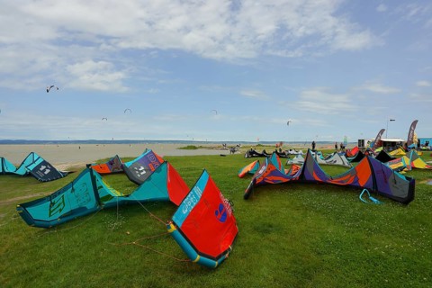 Kitesurfer on the beach of Lake Neusiedl, Podersdorf, Lake Neusiedl National Park, Burgenland,