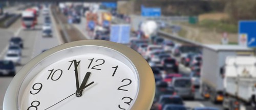 Symbolic image of traffic turnaround: Clock shows five to twelve