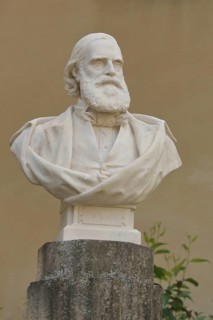 Monument with bust of François-Vincent Raspail, sculpture, Francois, Carpentras, Vaucluse,