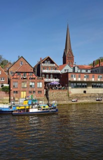 Deutschland, Schleswig-Holstein, Lauenburg, Blick vom Dampfer Kaiser Wilhelm