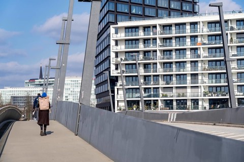 Baakenhafen bridge over the Bakenhafen harbour, residential building, Hafencity Hamburg, new