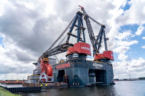 Petroleumhaven, the largest floating crane in the world, Heerema Sleipnir, from Rotterdam,