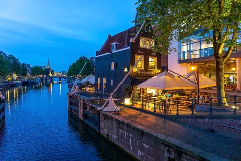 Sint Antoniesluis, on the Oudeschans canal, canal cruise boat, café, De Sluyswacht, Amsterdam,