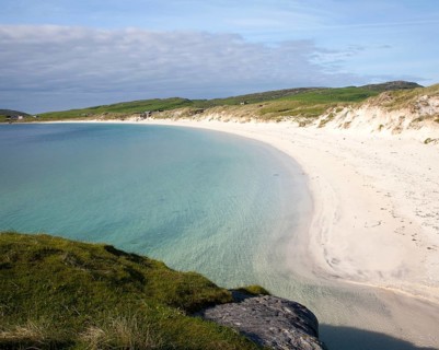 Sandy beach and aquamarine sea at Vatersay Bay, Barra, Outer Hebrides, Scotland, UK
