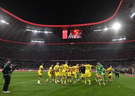 Dortmund players celebrate victory, dancing, German Classico FC Bayern Munich FCB vs. Borussia