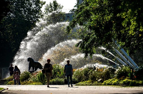 The Grugapark, main entrance at the Grugahalle, five-jet water fountain, bronze artwork, tiger,