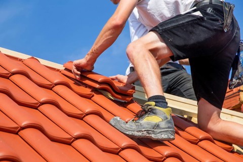 Roofing work, re-roofing of a tiled roof