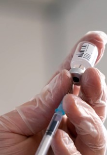Start in the vaccination centre for corona vaccinations, in a hall of Messe Essen, for people over